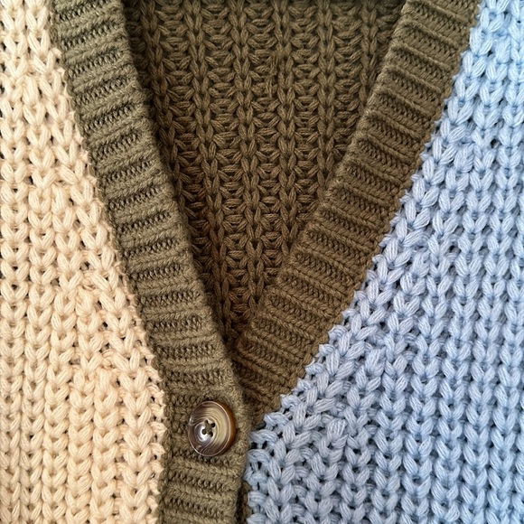 Color-Block Button-Up Cardigan - Picture 10 of 10